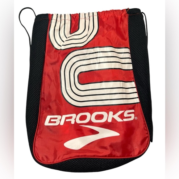 🤩 NEW LISTING! Brooks Running Backpack Drawstring Bag Red Black EUC - Picture 1 of 4
